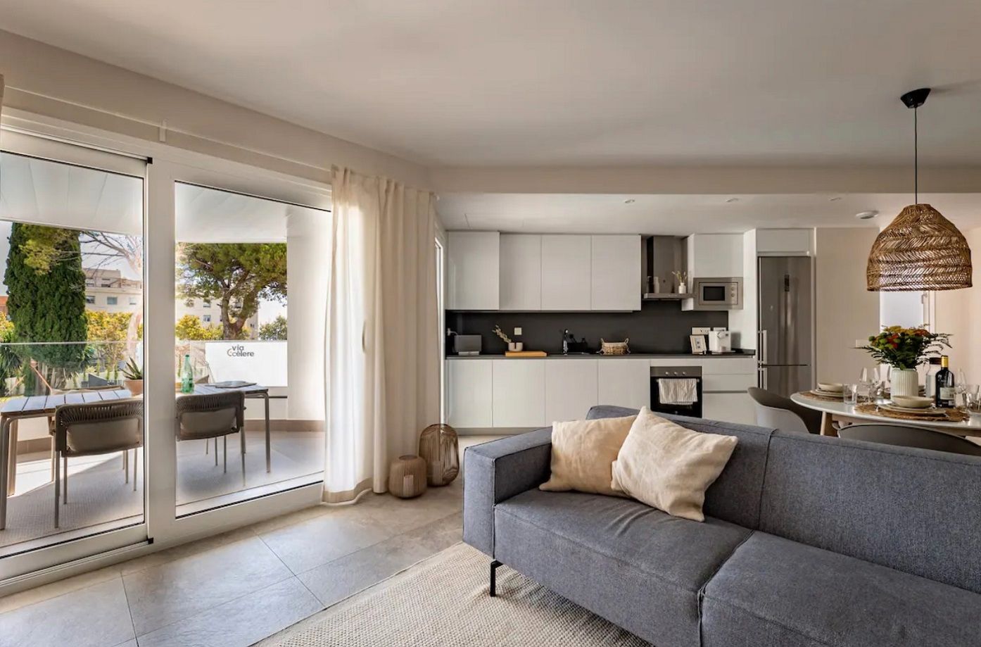 Living room of Apartment to rent in Marbella  with Air Conditioner, Heating and Parquet flooring