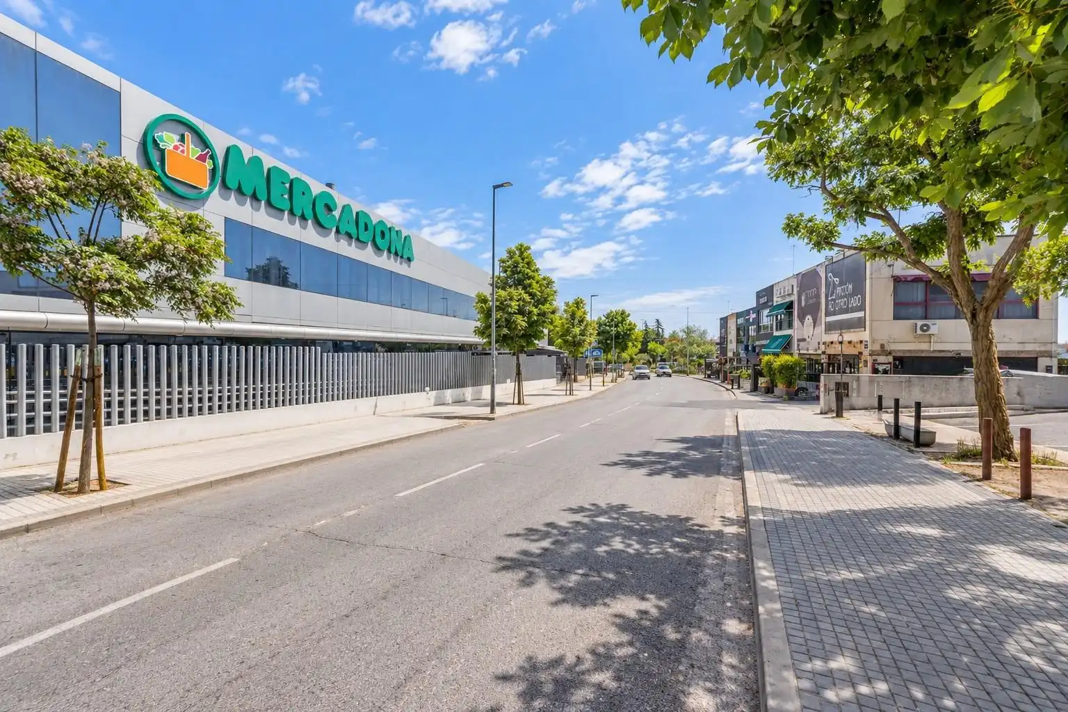 Vista exterior de Planta baixa en venda en Las Rozas de Madrid amb Aire condicionat, Calefacció i Jardí privat