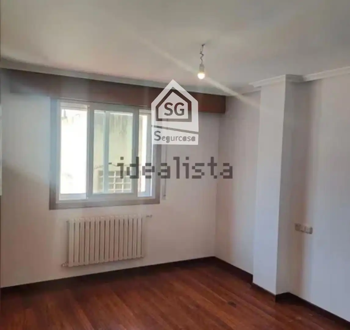 Habitación de Piso en venta en Ourense Capital  con Calefacción