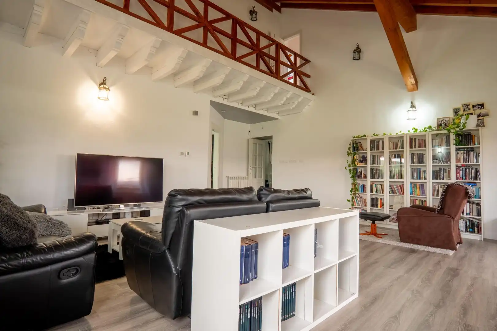 Sala d'estar de Casa o xalet en venda en Santillana del Mar amb Calefacció, Jardí privat i Terrassa