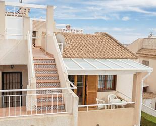 Vista exterior de Apartament en venda en Torrevieja amb Aire condicionat, Calefacció i Jardí privat