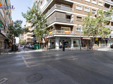 Local comercial en venda a Calle ANCHA DE GRACIA 31