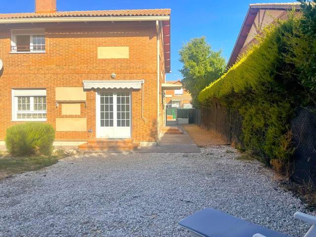 Casa adosada en Venta en Renedo de Esgueva
