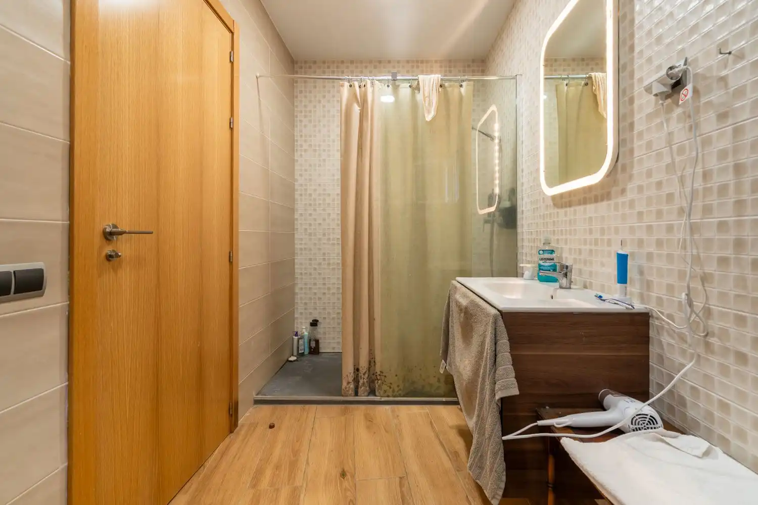 Badezimmer von Country house zum Verkauf in Tortosa mit Privatgarten, Terrasse und Abstellraum