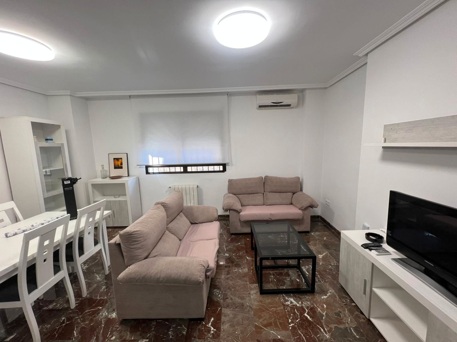 Sala d'estar de Apartament de lloguer en  Jaén Capital amb Aire condicionat, Calefacció i Traster