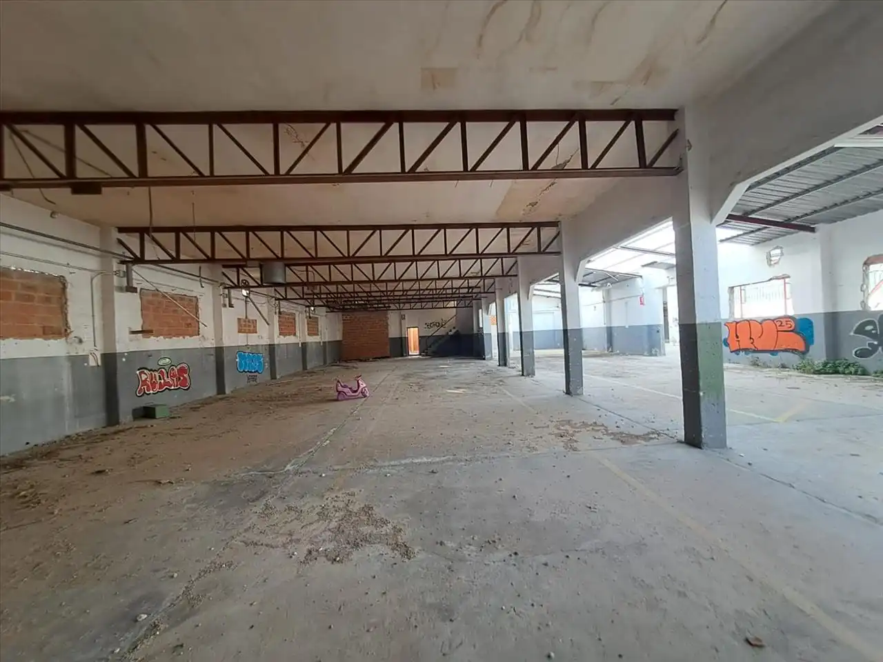 Nau industrial en venda en Tavernes de la Valldigna