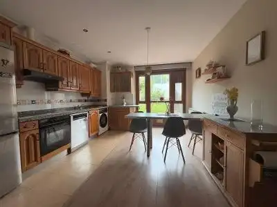 Küche von Wohnung zum Verkauf in Gozón mit Heizung, Privatgarten und Terrasse
