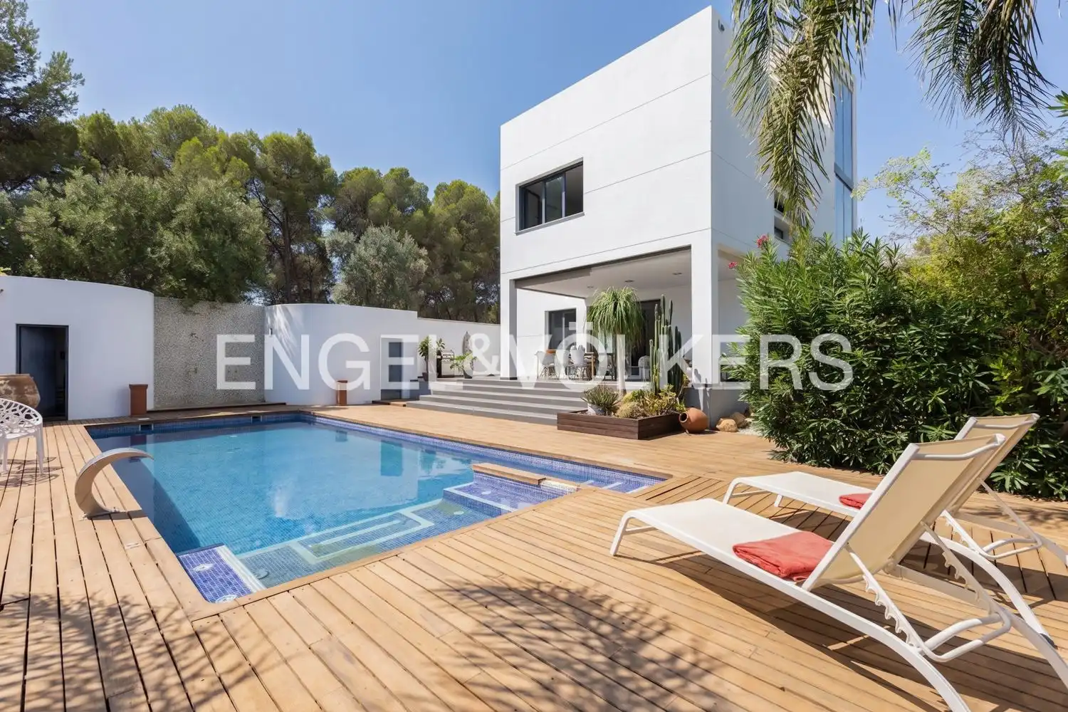 Vista exterior de Casa o xalet de lloguer en Chiva amb Aire condicionat, Calefacció i Jardí privat