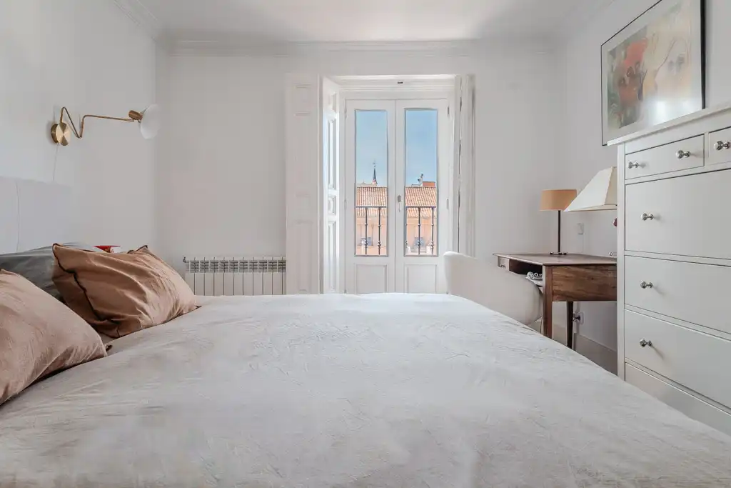 Bedroom of Flat for rent in Madrid  with Air Conditioner, Heating and Balcony