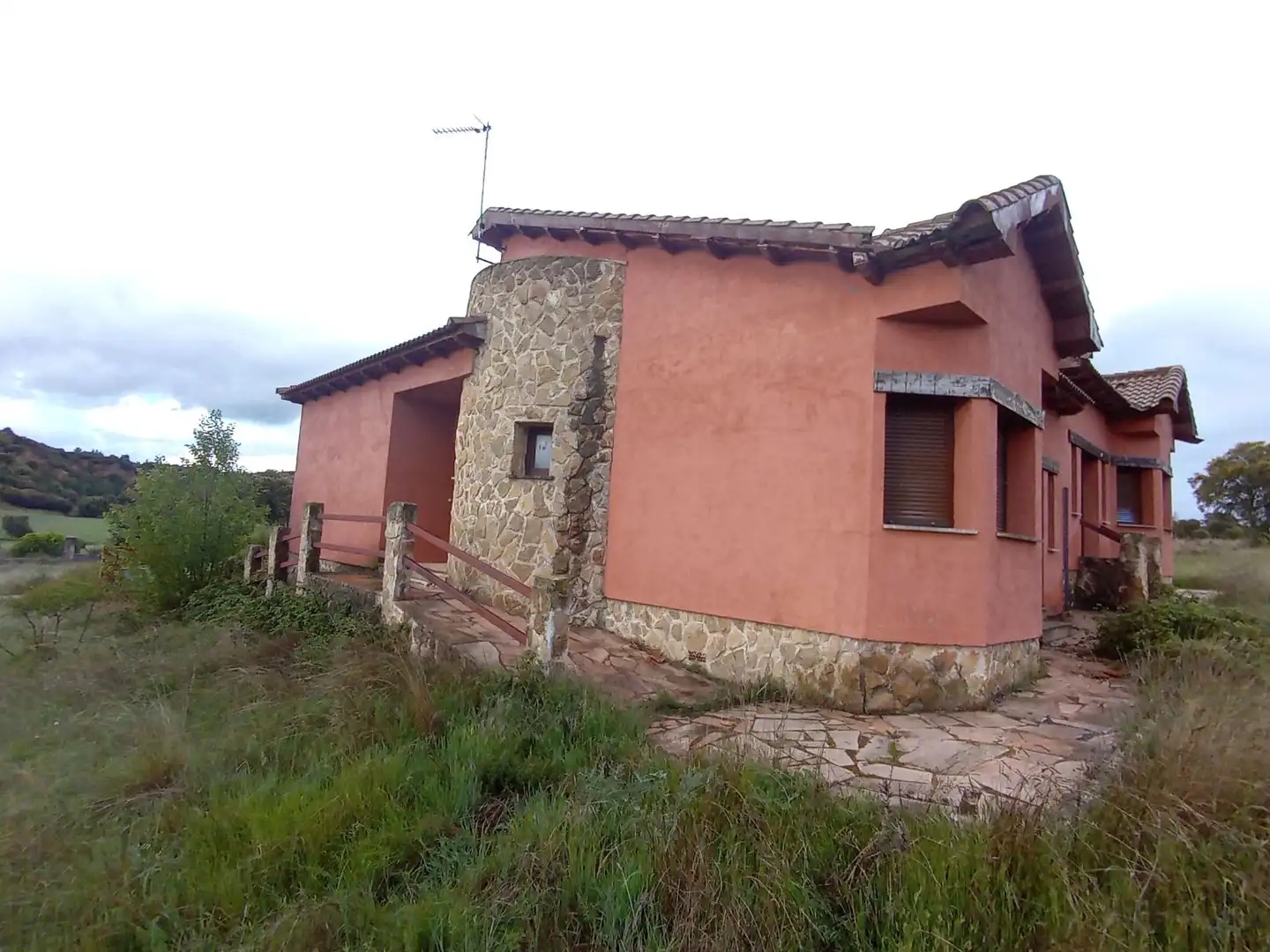 Vista exterior de Casa o chalet en venta en Castillejo de Mesleón