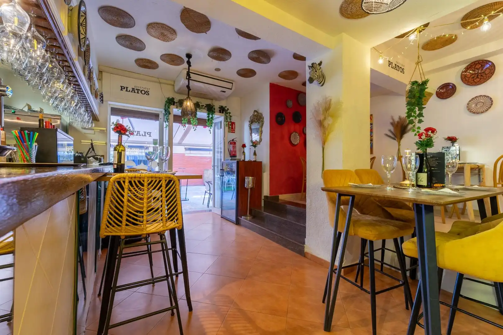 Local en traspaso en Fuengirola con Terraza