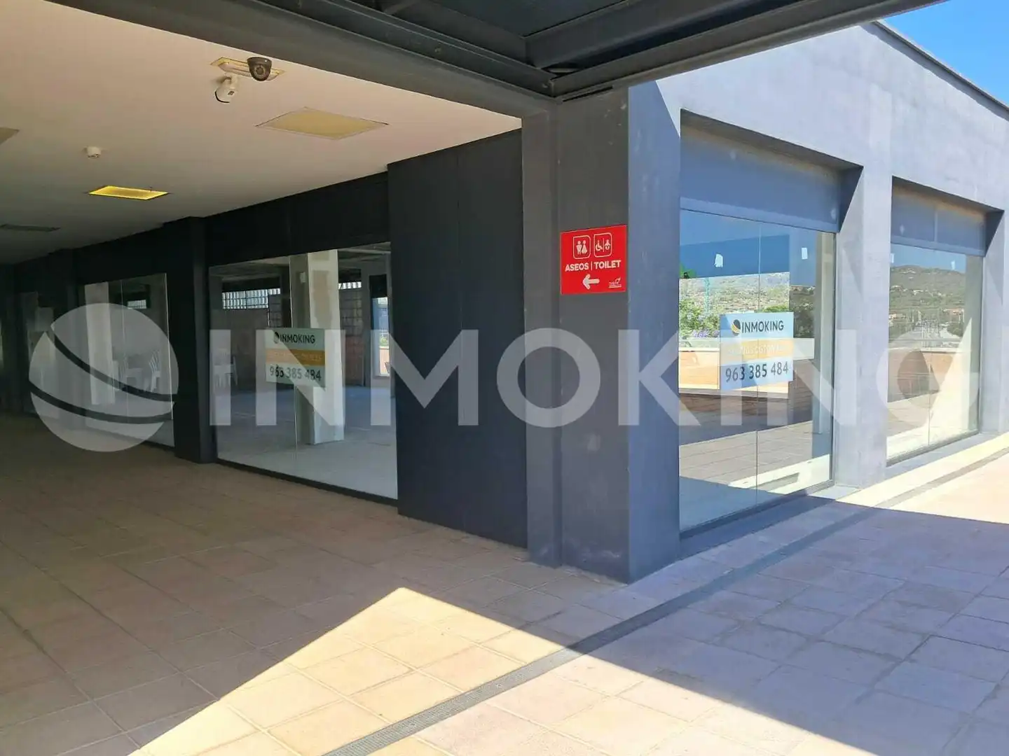 Locale commerciale in affitto a Avenida de los Ejércitos Españoles 2