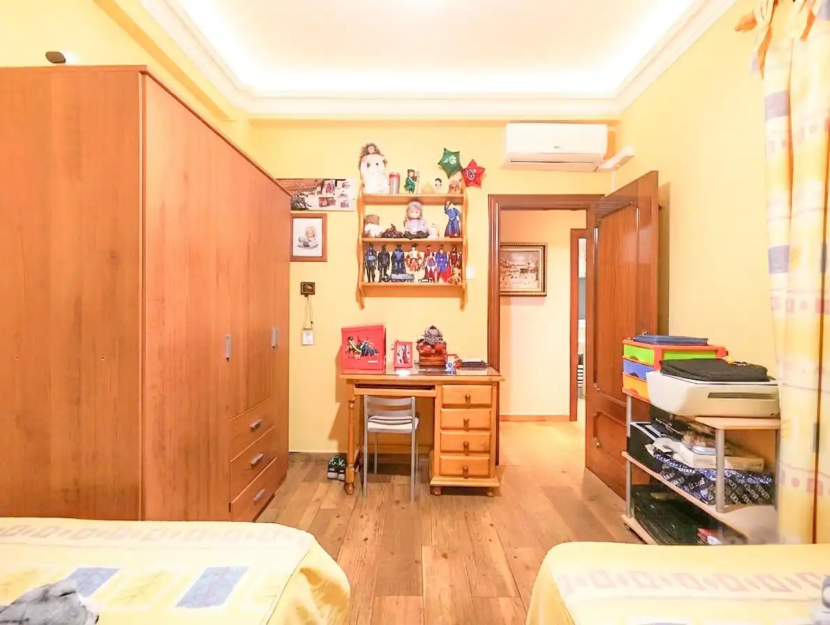 Dormitori de Pis en venda en Puertollano amb Aire condicionat, Parquet i Moblat