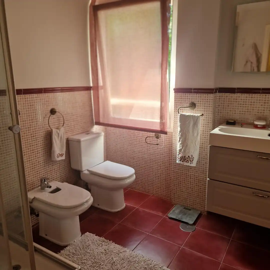 Bathroom of Flat for sale in Madrid  with Air Conditioner, Heating and Private garden