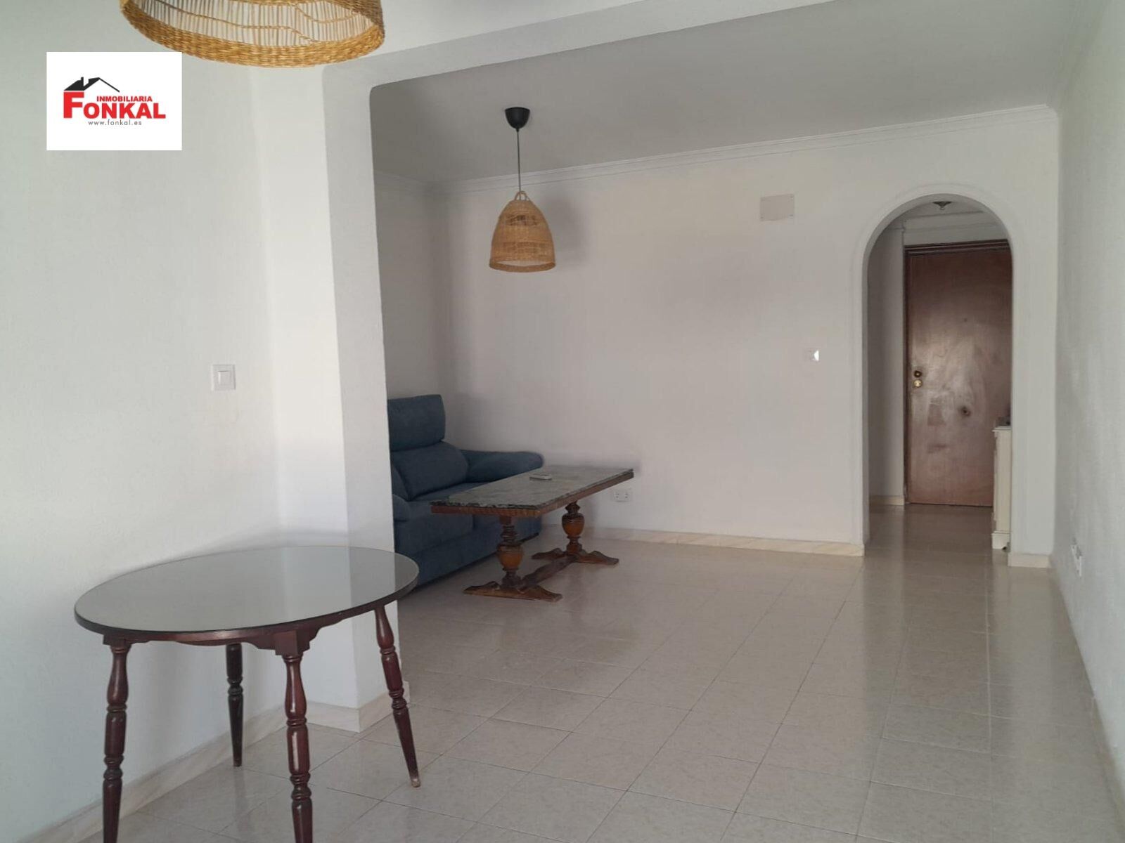 Sala d'estar de Pis de lloguer en Jerez de la Frontera amb Aire condicionat i Balcó