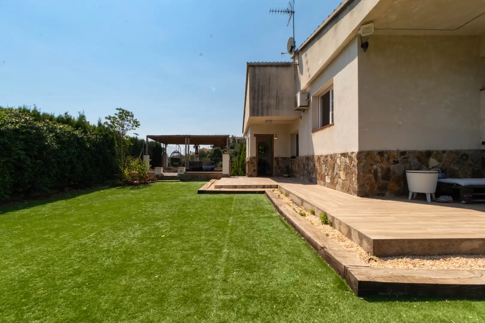 Terrassa de Casa o xalet en venda en Sant Cebrià de Vallalta amb Aire condicionat, Jardí privat i Terrassa