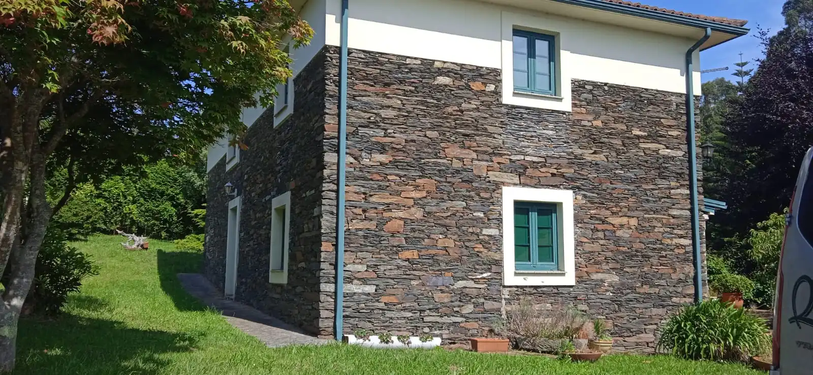 Vista exterior de Casa o xalet de lloguer en Valdoviño amb Calefacció, Jardí privat i Parquet