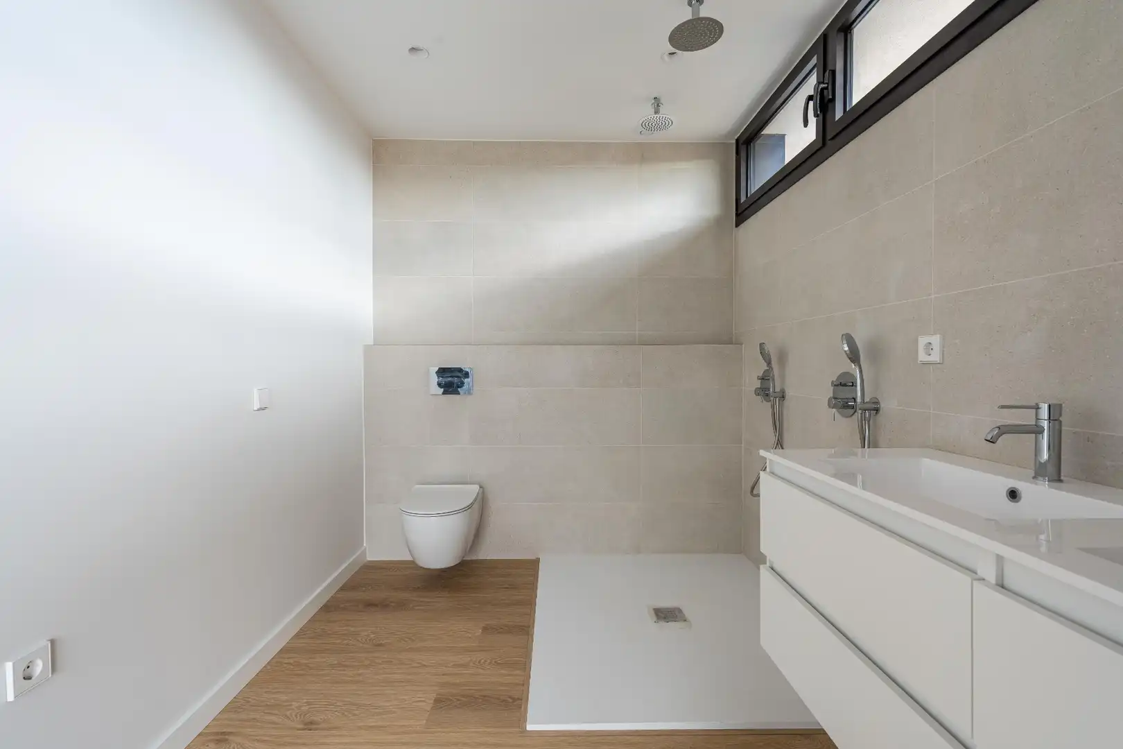 Badezimmer von Haus oder Chalet zum Verkauf in Palamós mit Klimaanlage, Heizung und Privatgarten