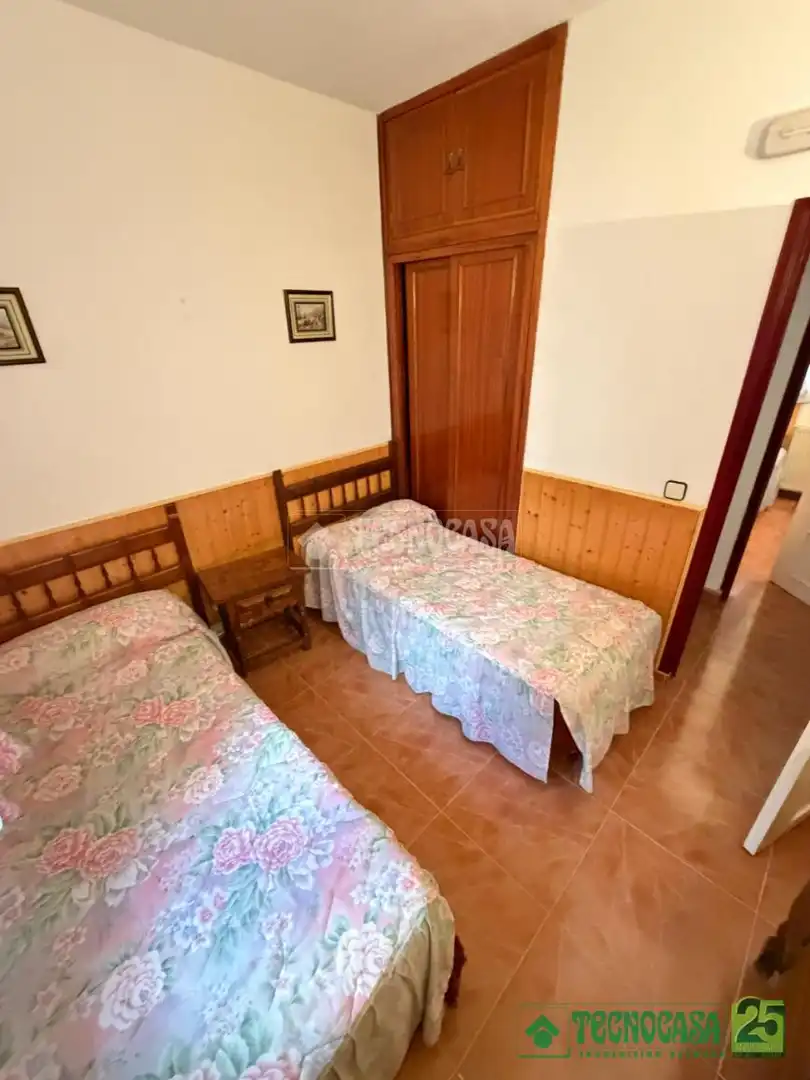 Habitación de Casa o chalet en venta en Villar de Cañas con Calefacción, Piscina y Amueblado