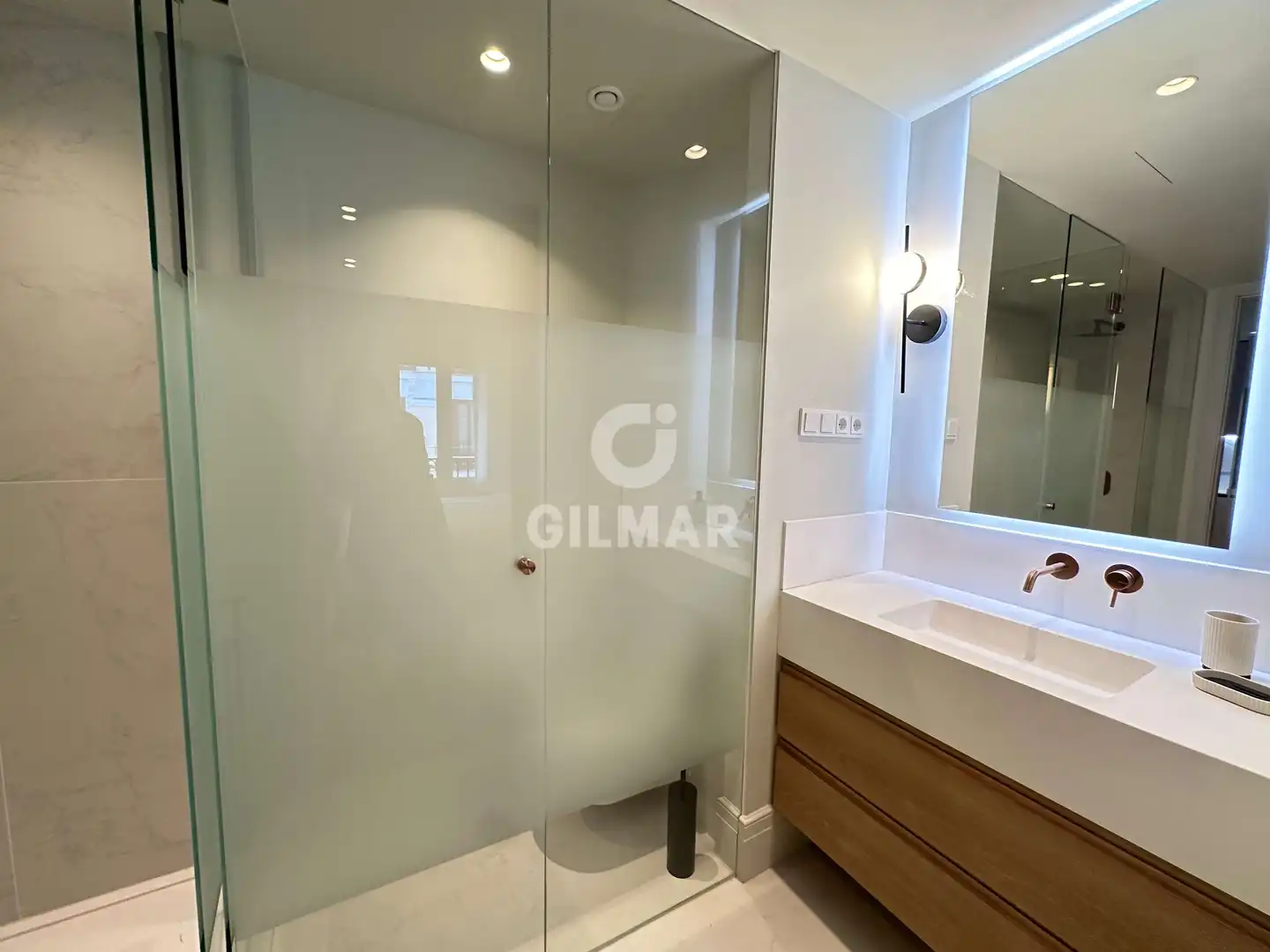 Bany de Pis en venda en Madrid amb Calefacció, Piscina i Moblat