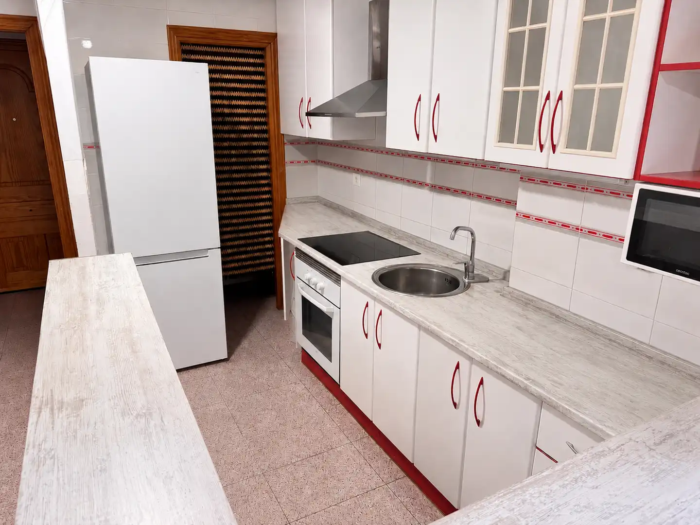Cocina de Piso en venta en Roquetas de Mar con Aire acondicionado, Trastero y Piscina comunitaria