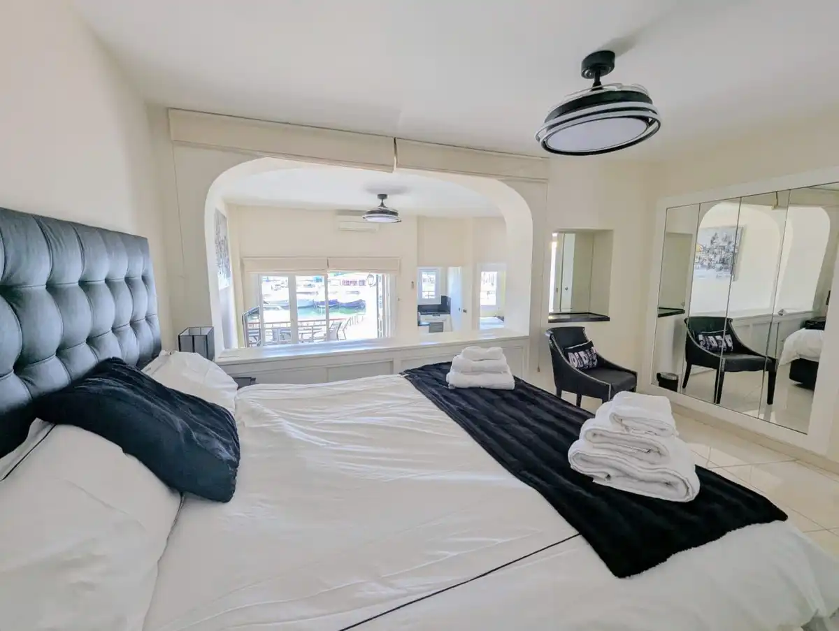 Habitación de Ático en venta en Marbella con Aire acondicionado, Amueblado y Piscina comunitaria