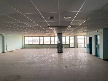 Nave industrial con ascensore in vendita a Calle Mogoda 23