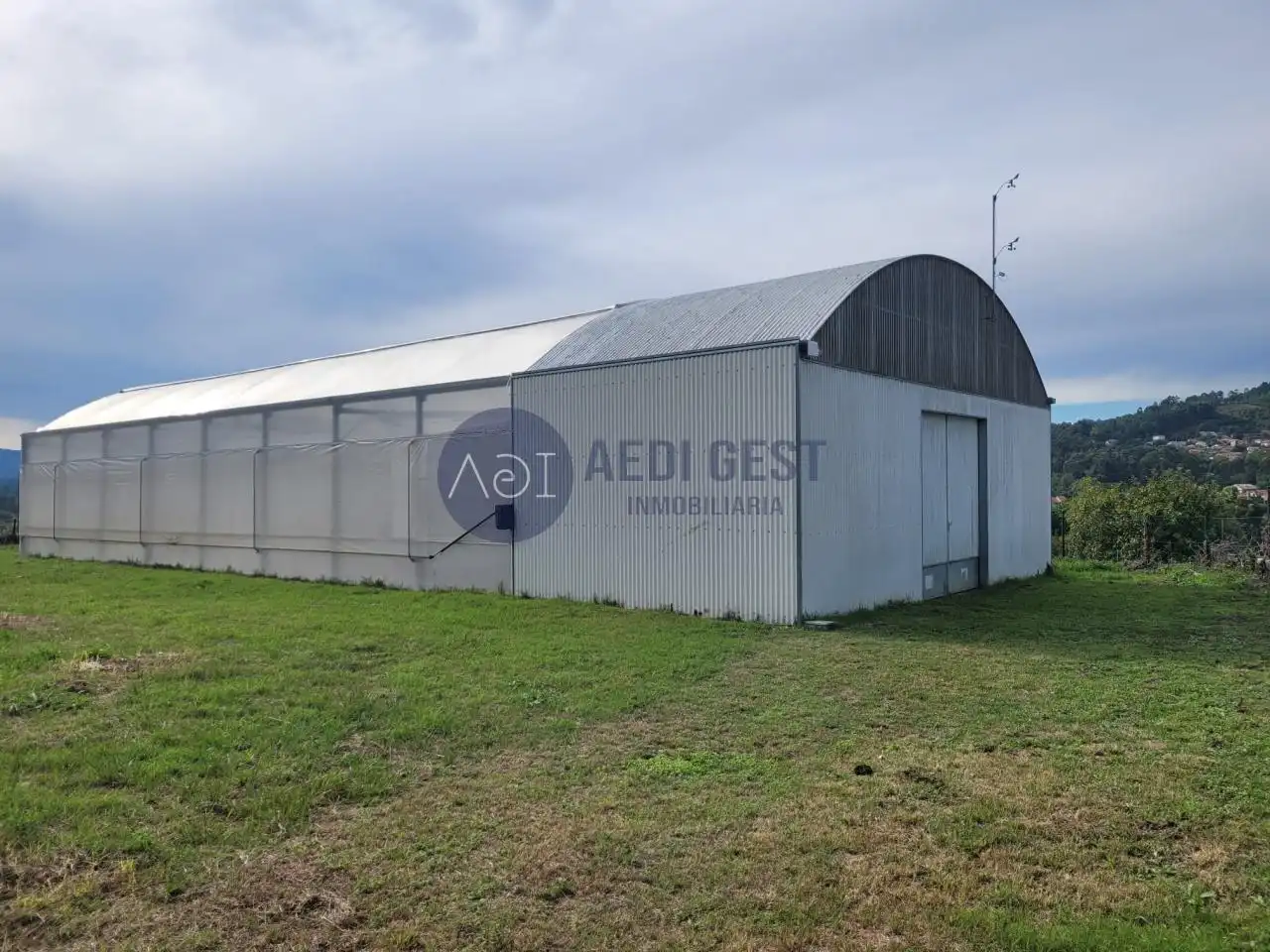 Industrial buildings for sale in Camos