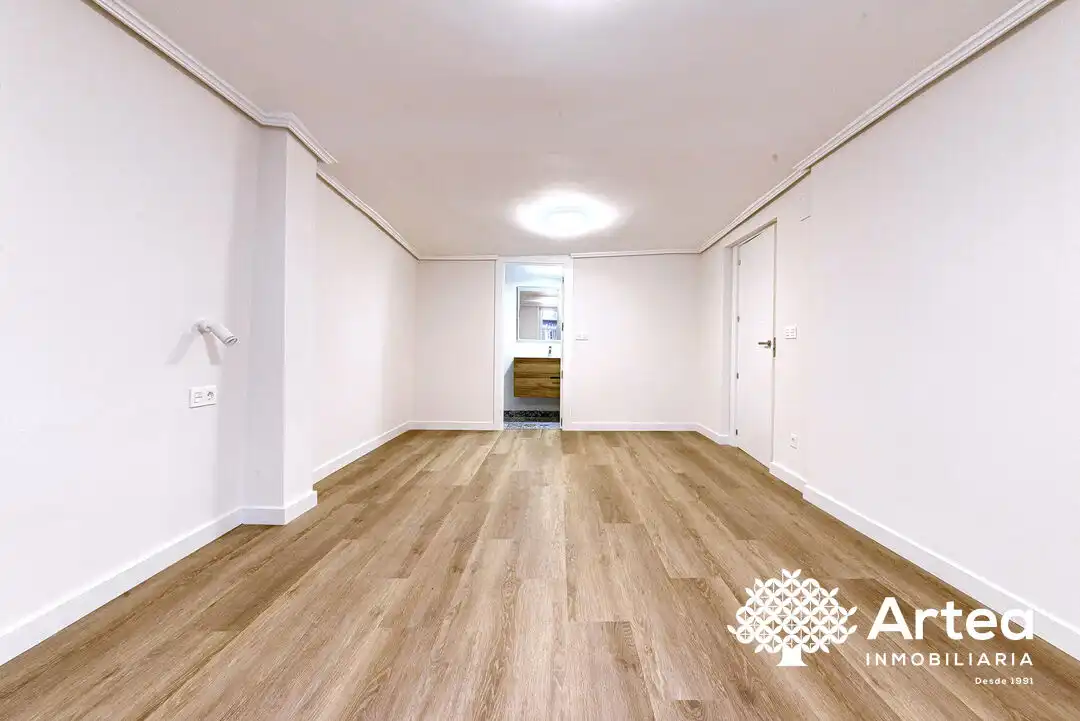Piso en venta en Bilbao  con Balcón y Alarma