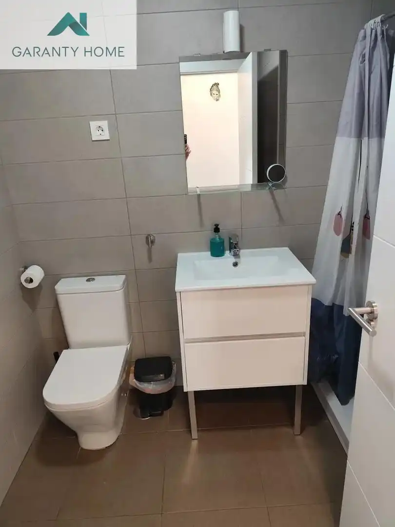 Baño de Piso de alquiler en Vélez-Málaga con Aire acondicionado, Jardín privado y Terraza