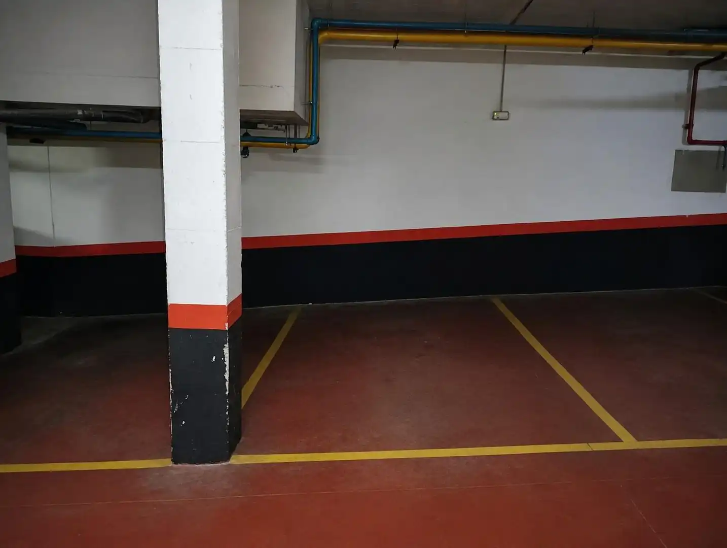 Parking de Piso en venta en Las Rozas de Madrid con Calefacción, Jardín privado y Piscina comunitaria