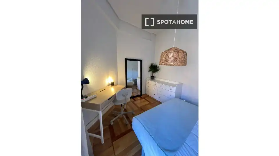 Bedroom of Flat for share in Retiro