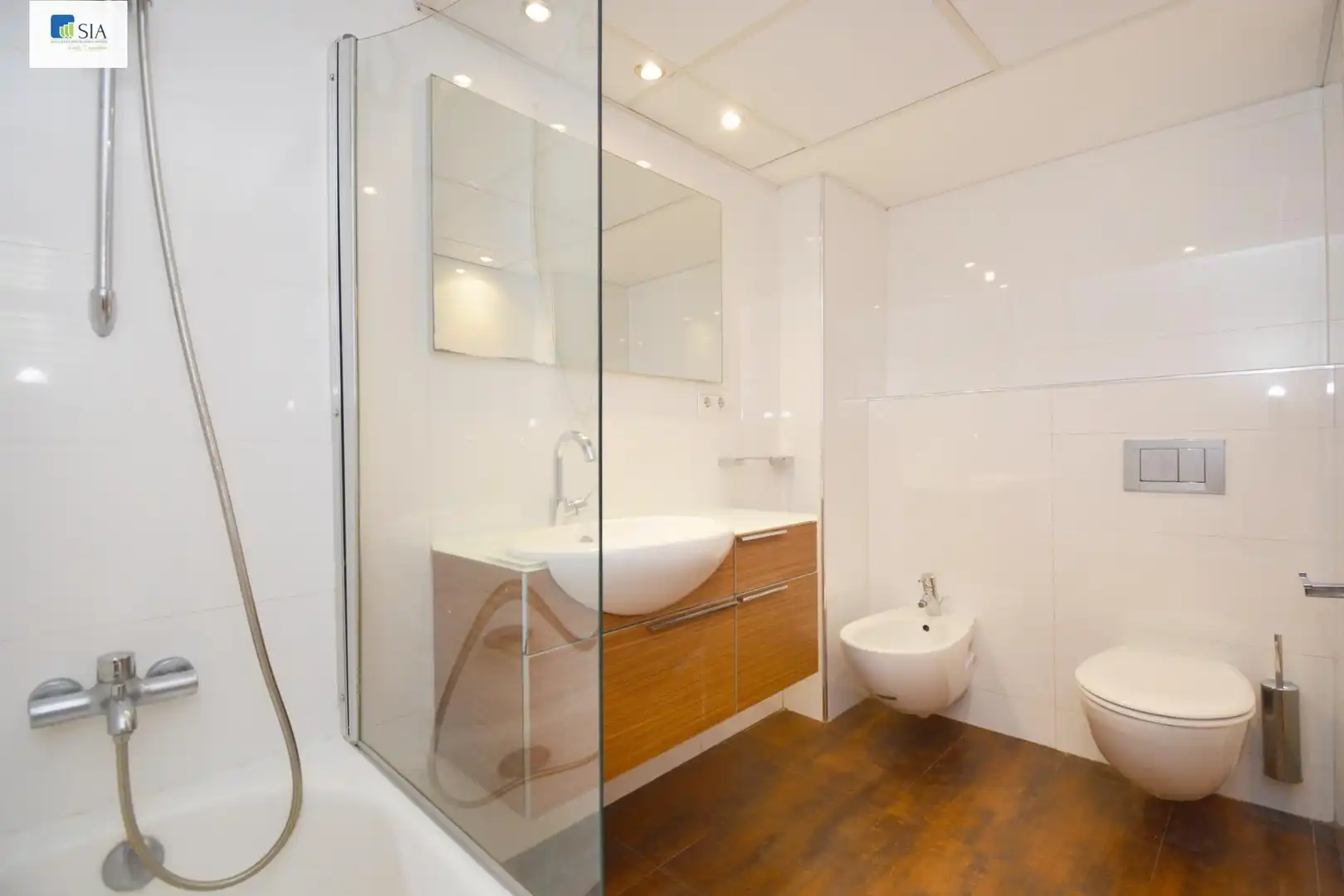 Baño de Piso de alquiler en Zaragoza con Aire acondicionado, Calefacción y Amueblado