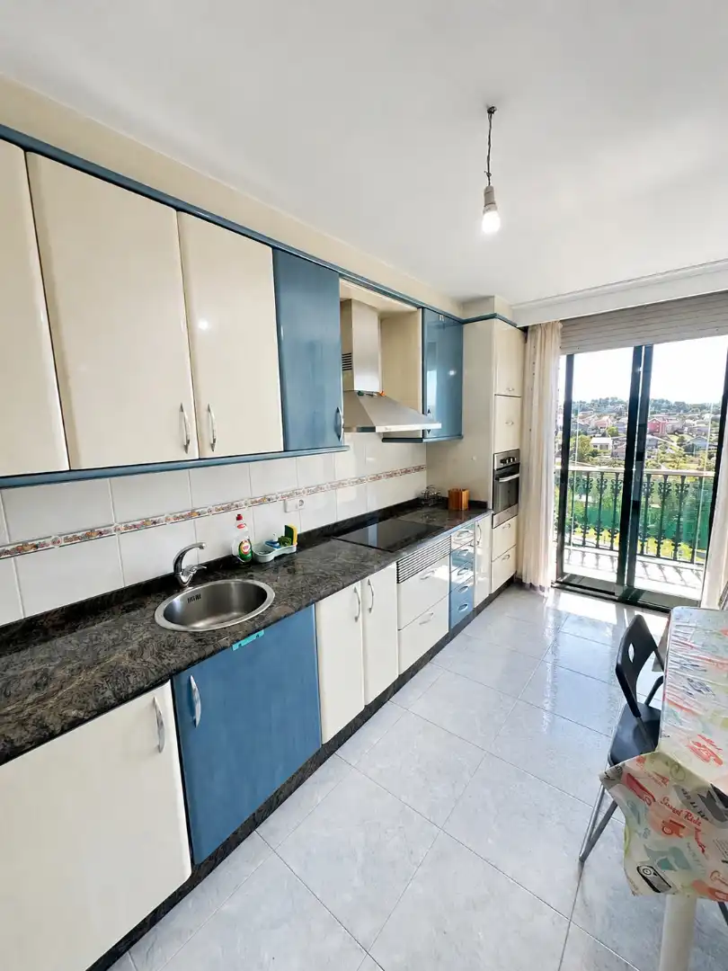 Cocina de Piso de alquiler en Ourense Capital  con Calefacción, Parquet y Trastero
