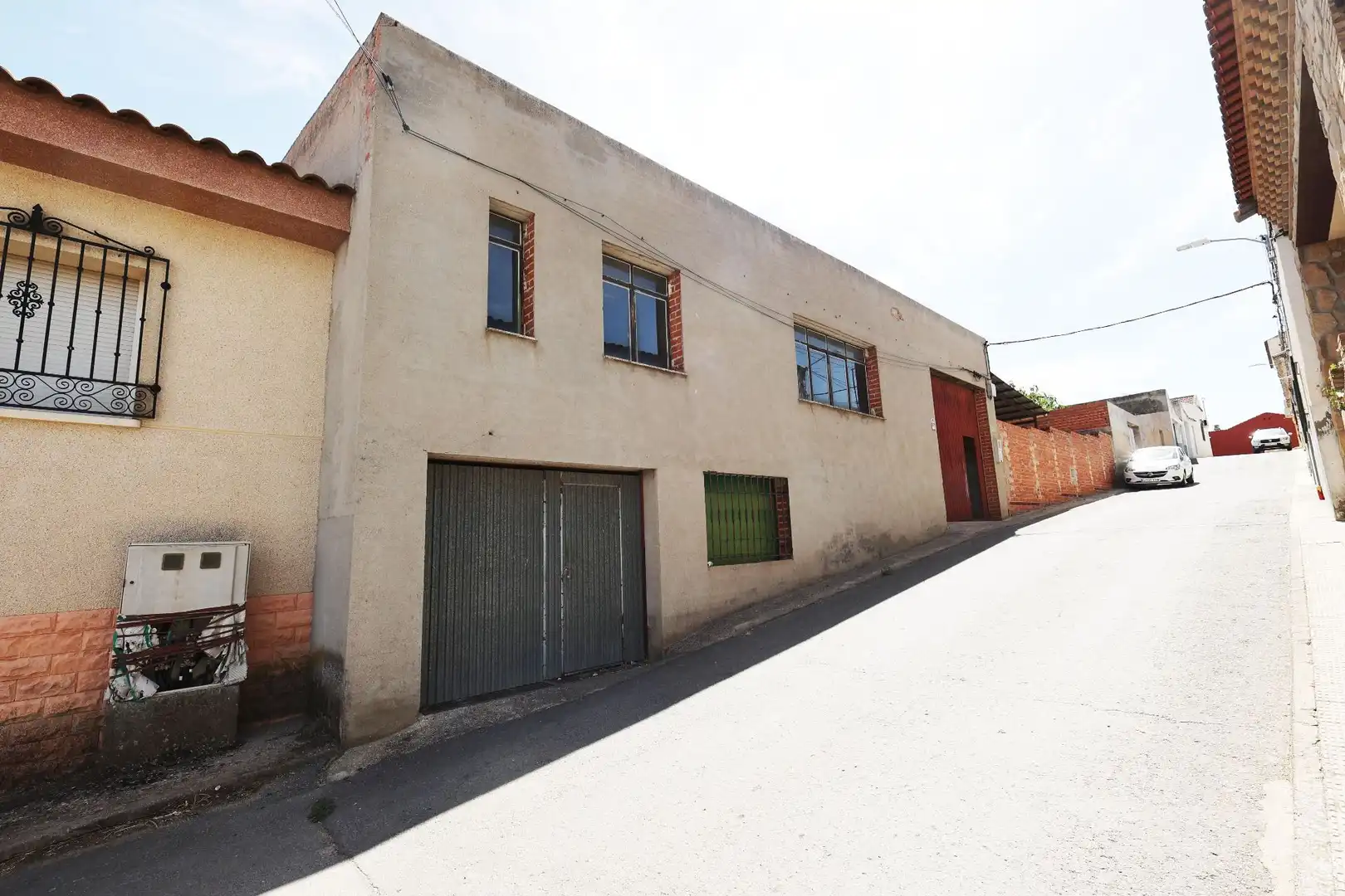 Industriegebäude zum Verkauf in La Puebla de Montalbán