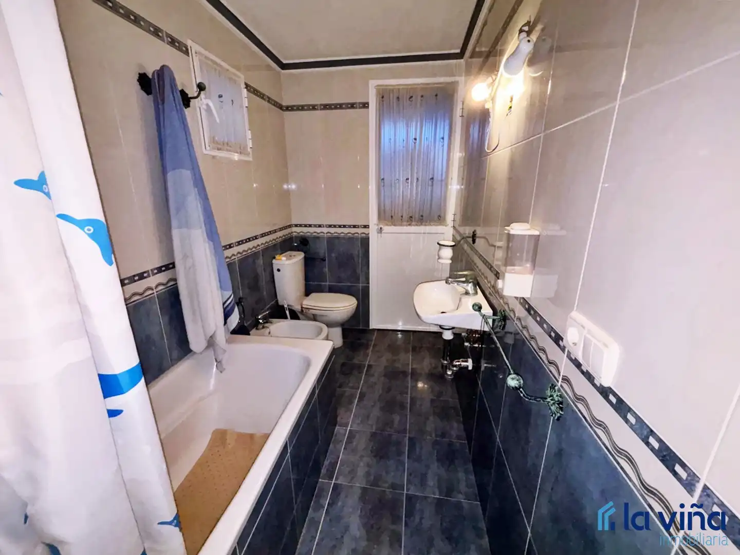 Baño de Casa adosada en venta en Encinas Reales con Aire acondicionado, Terraza y Trastero