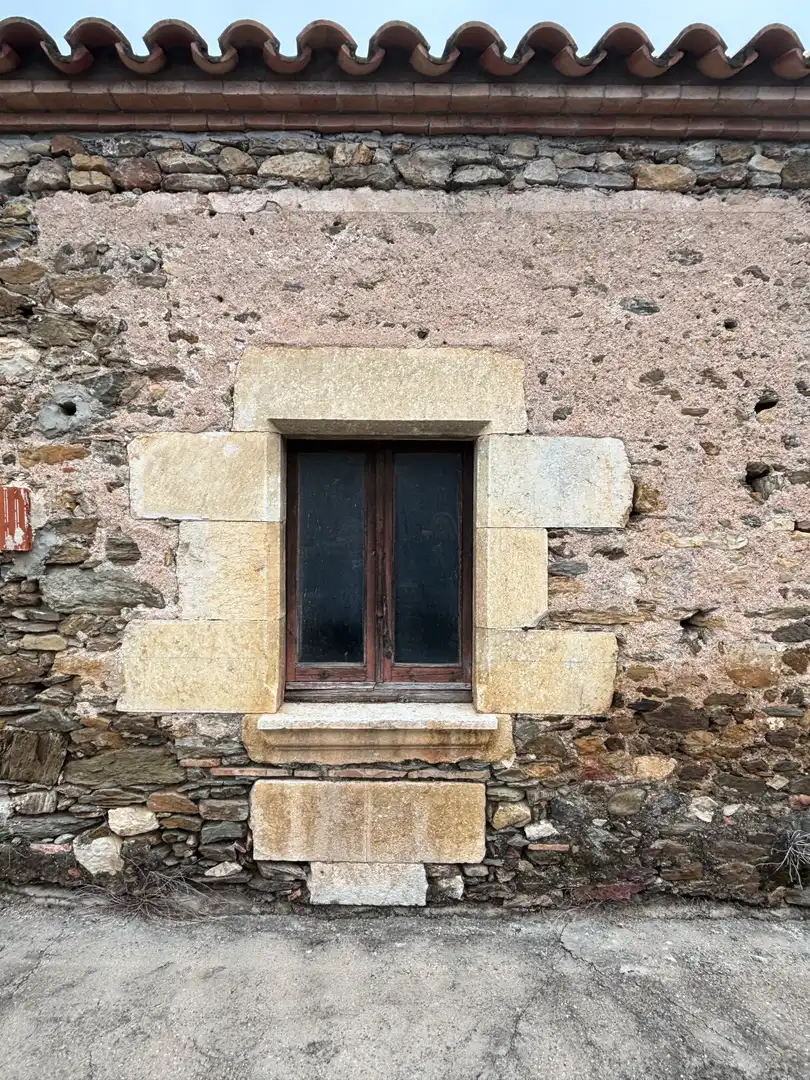 Vista exterior de Finca rústica en venda en Juià amb Jardí privat