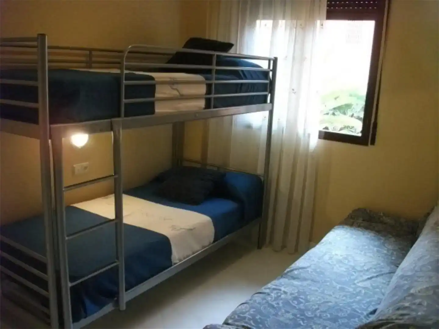 Dormitori de Apartament de lloguer en Motril amb Piscina