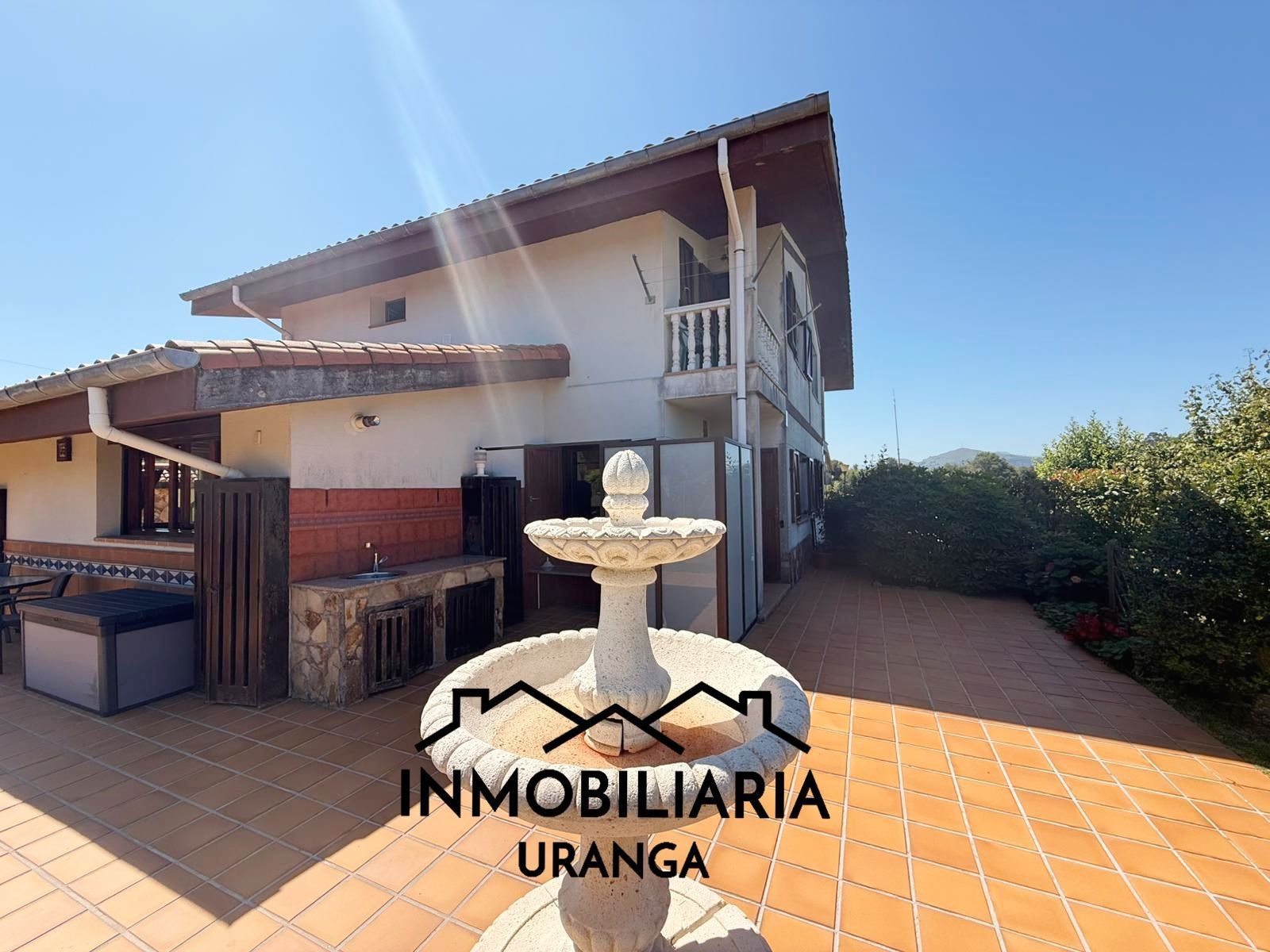 Vista exterior de Casa o xalet en venda en Limpias amb Calefacció, Jardí privat i Terrassa
