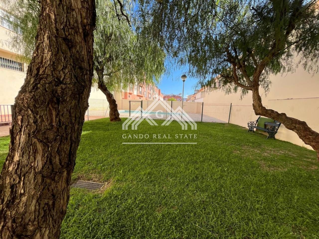 Jardín de Dúplex de alquiler en Dos Hermanas con Aire acondicionado, Terraza y Amueblado