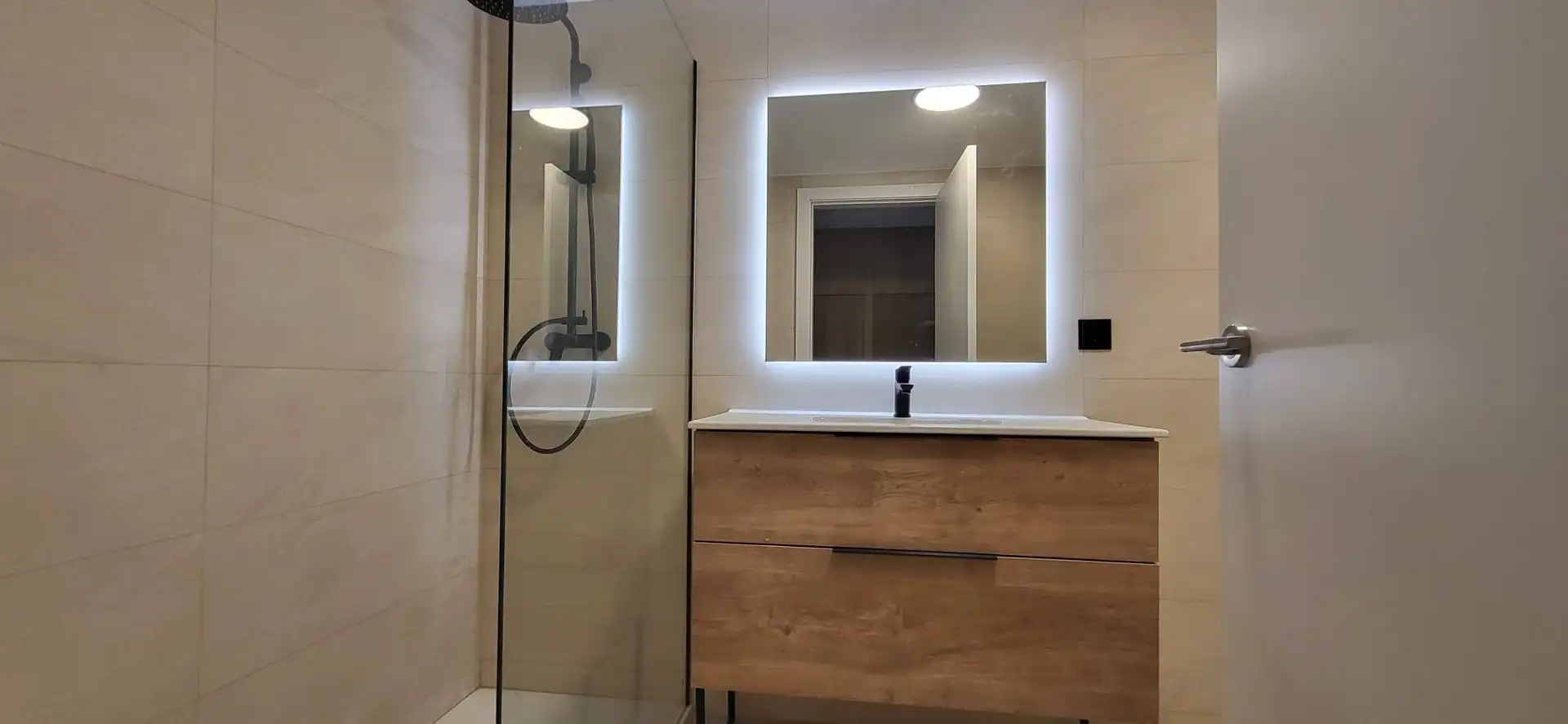 Baño de Dúplex de alquiler en San Sebastián de los Reyes con Aire acondicionado y Calefacción