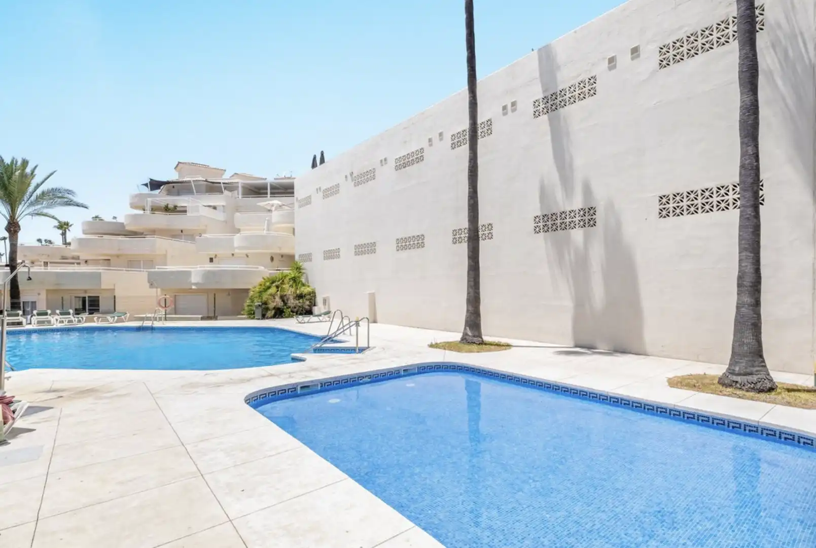 Piscina de Apartamento en venta en Estepona con Aire acondicionado, Calefacción y Terraza