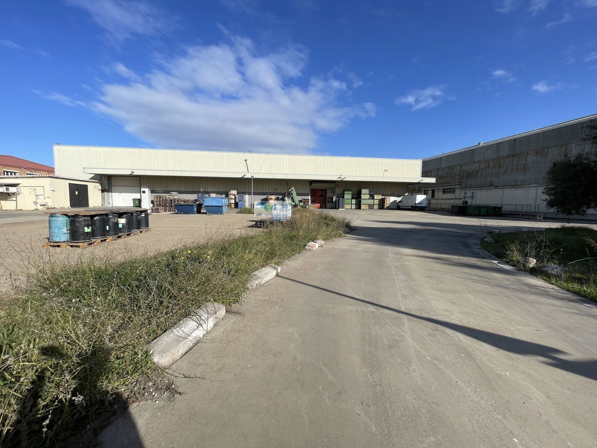 Vista exterior de Nave industrial en venta en  Zaragoza Capital