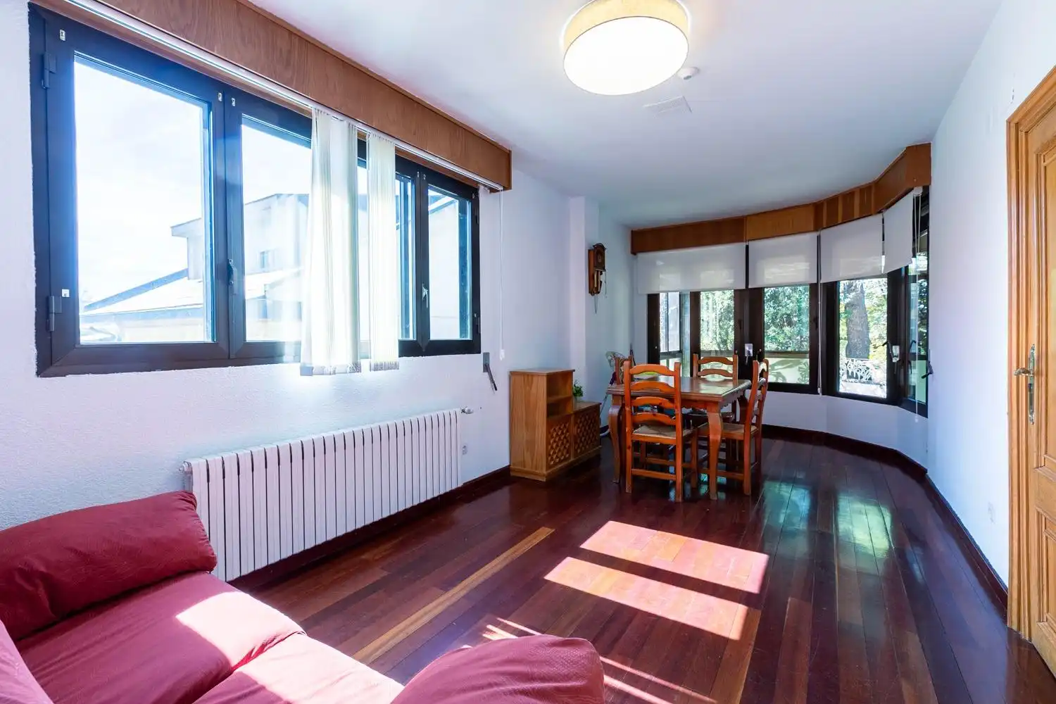 Sala d'estar de Casa o xalet en venda en Jaca amb Calefacció, Jardí privat i Terrassa