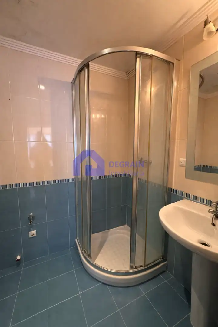 Badezimmer von Wohnung zum Verkauf in Oviedo  mit Heizung, Abstellraum und Balkon