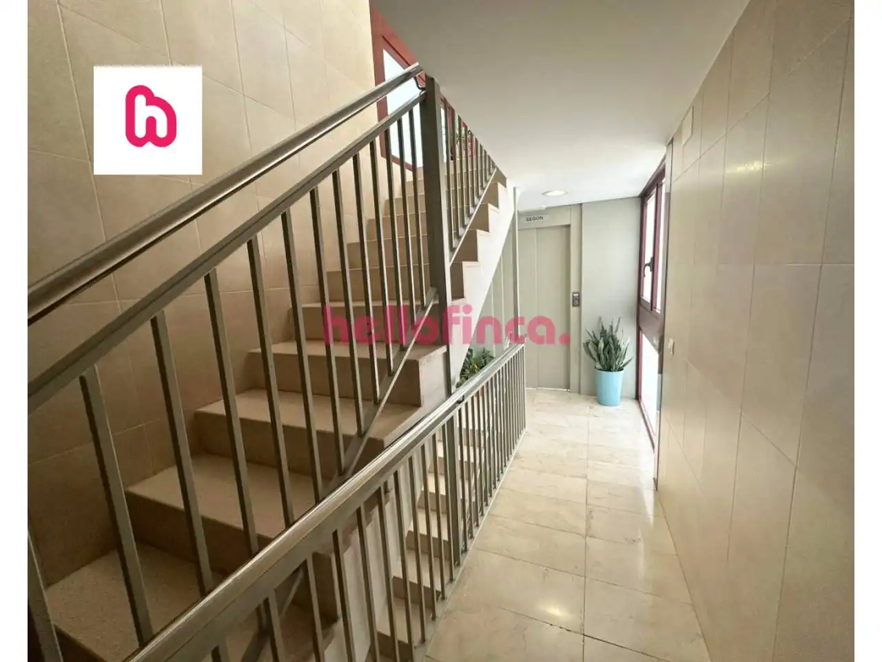 Piso en venta en Terrassa con Trastero y Alarma
