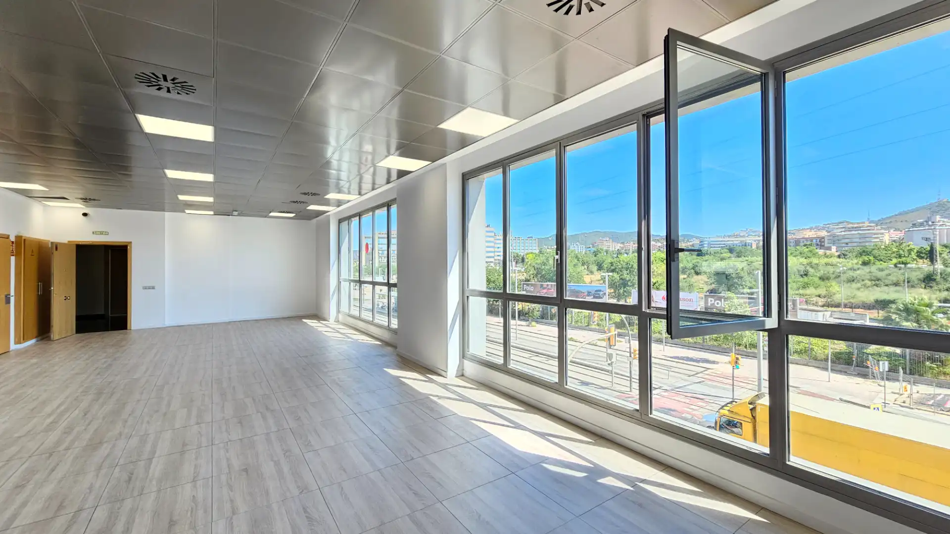 Büro zur Miete in Sant Joan Despí mit Klimaanlage und Alarm