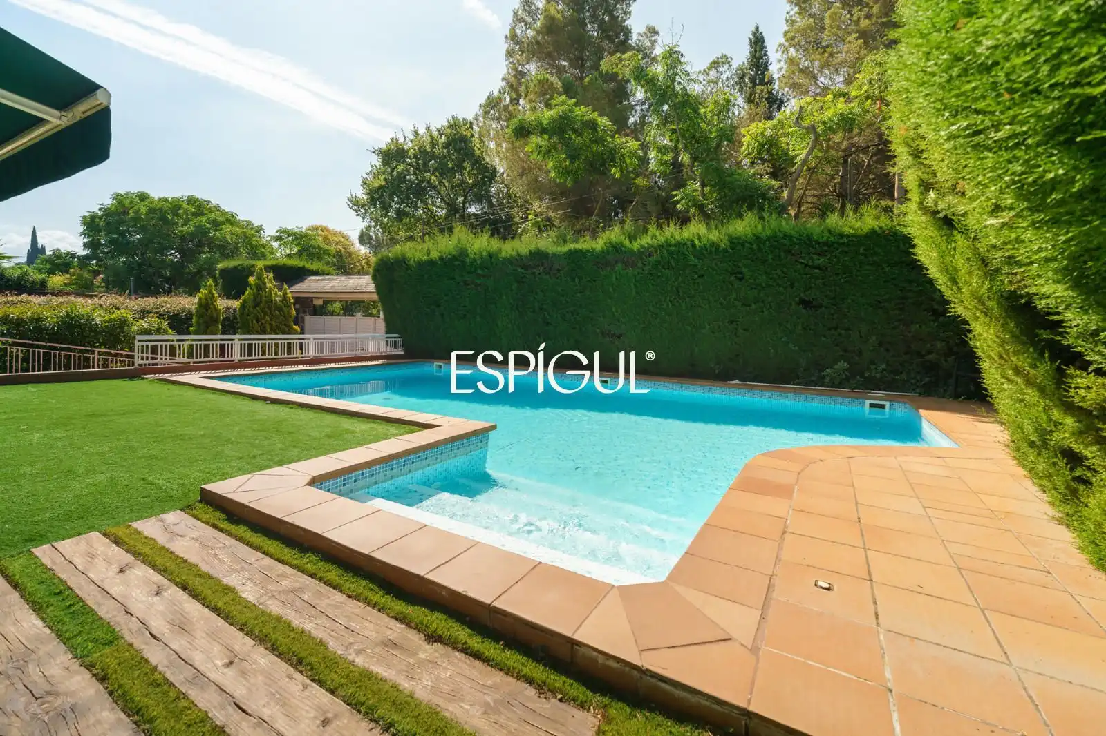 Swimming pool of Houses for sale in Sant Cugat del Vallès  with Air Conditioner, Heating and Parquet flooring