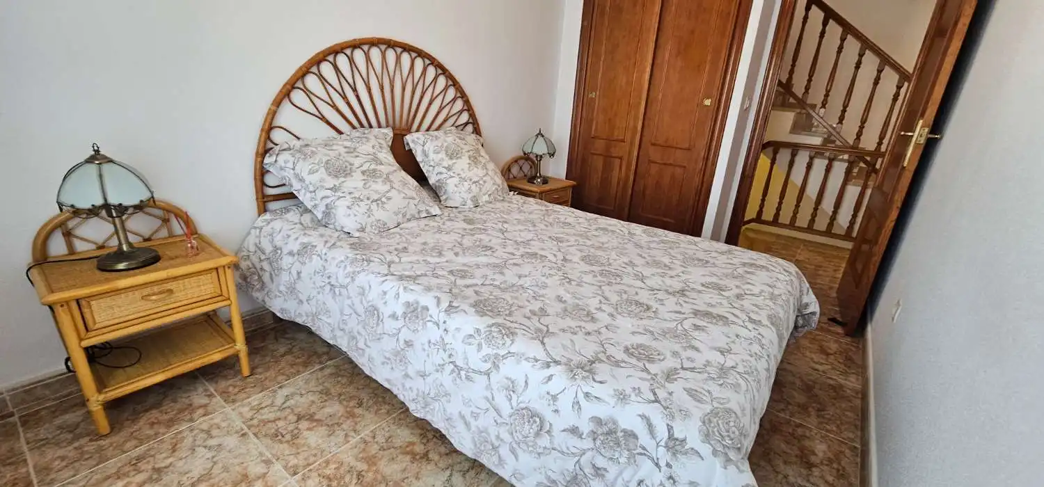 Habitación de Dúplex en venta en Orihuela con Terraza, Piscina y Amueblado