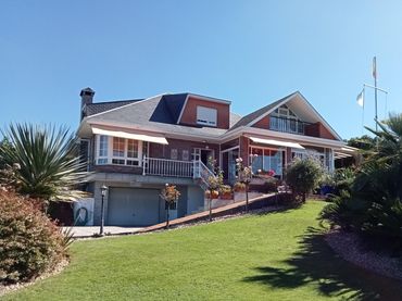 House with balcony for sale in Cornazo